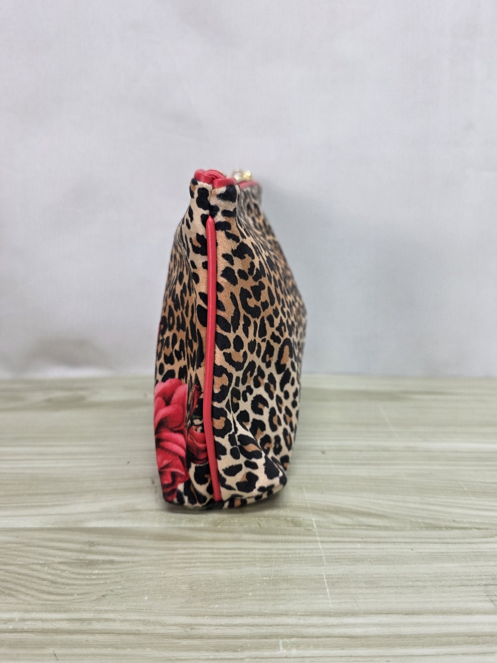3/$15 Estee Lauder Leopard Print Cosmetic Pouch - Picture 5 of 11